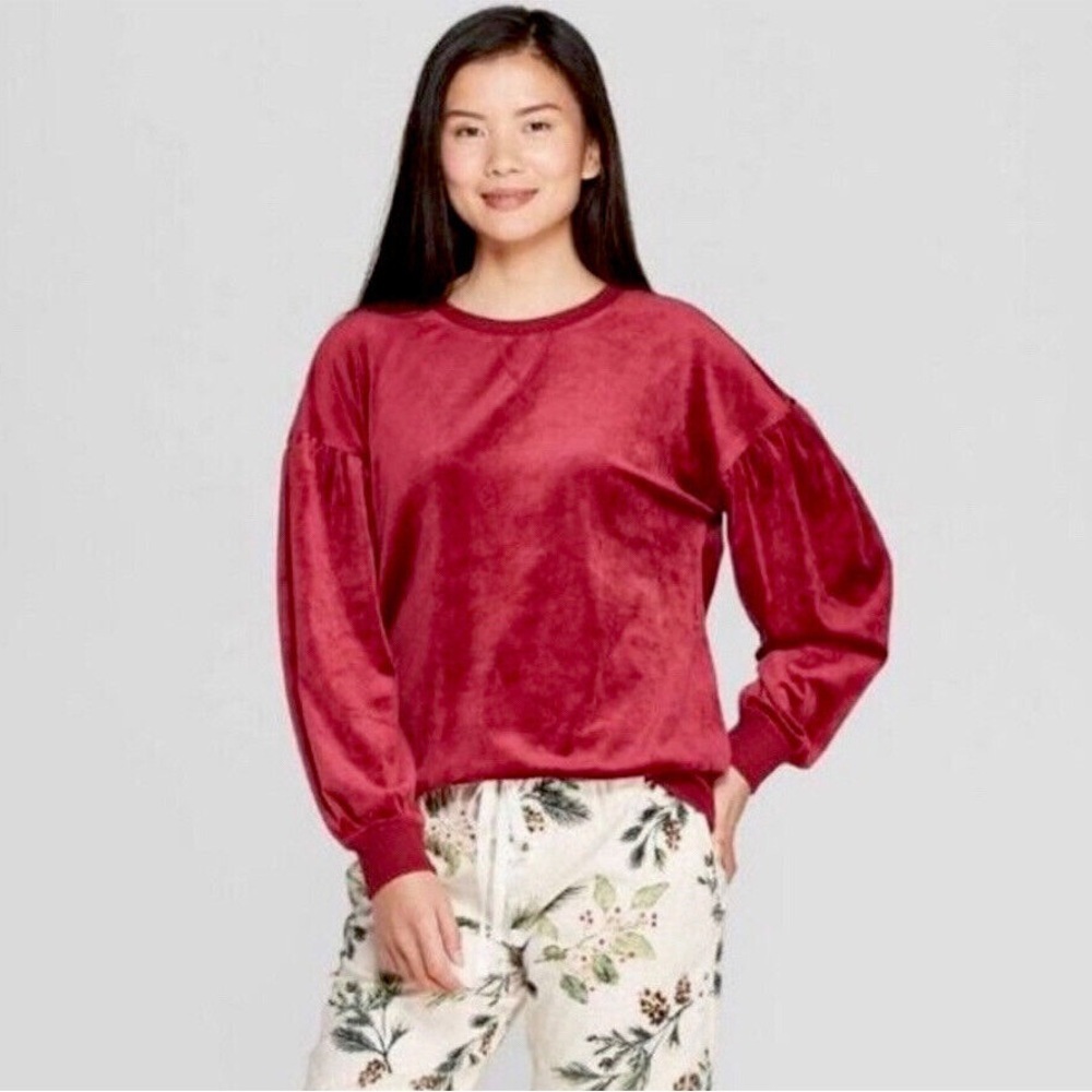 🟣 Gilligan & O'Malley Plush Velvet Balloon-Sleeve Sweatshirt in Deep Red
